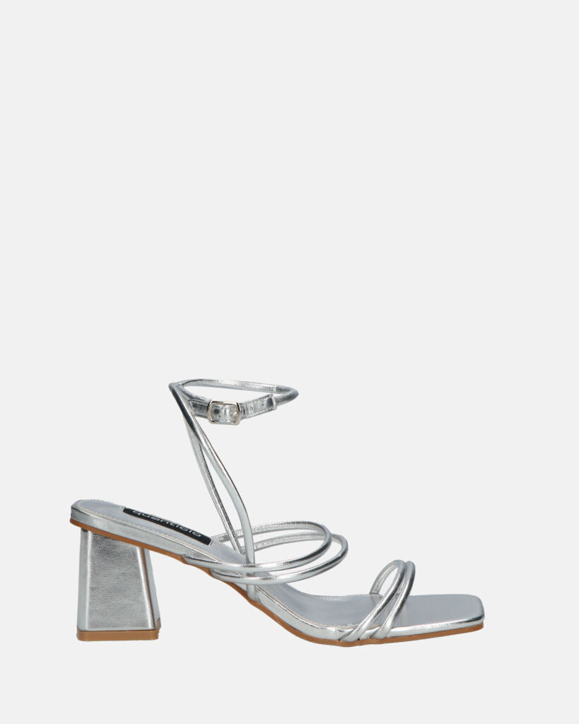 TIARA - silver eco-leather sandals with laces