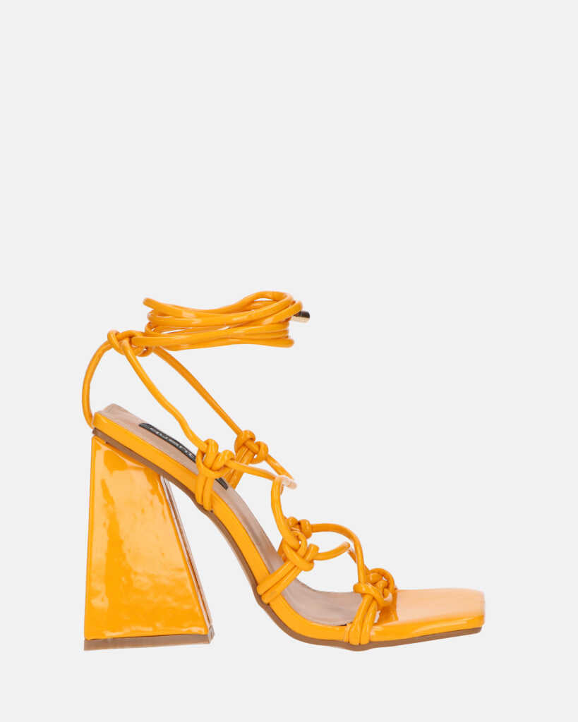 NURAY - high-heeled sandals in glassy orange with laces